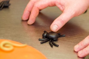 Konditori Valhall - Dagliga arbetet - Halloweentårta