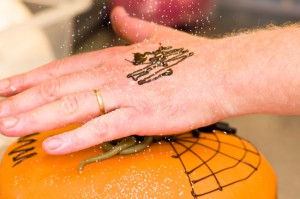 Konditori Valhall - Dagliga arbetet - Halloweentårta